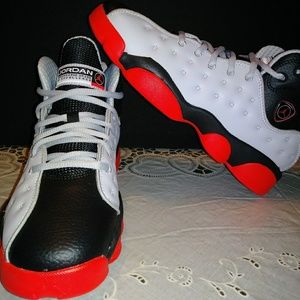 BOYS' JORDAN JUMPMAN TEAM II
(NWOT)
